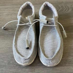 Like new! Ladies Hey Dudes! Gray, lightweight. Sz 39 or sz 8